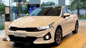 Kia K5 nhận ưu đãi khủng giúp giá lăn bánh giảm mạnh giữa tháng 12/2025, quyết ‘đả bại’ Toyota Camry
