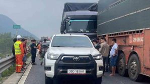 Hiện trường 3 ôtô tông nhau trên cao tốc Vũng Áng - Bùng: Giao thông ách tắc, nguyên nhân đang được điều tra