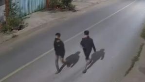 Clip 2 thanh niên tháo chạy khỏi chiếc xe lạ, thoát bẫy lừa qua Campuchia trong gang tấc