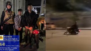 Clip 2 quái xế ‘thông chốt’ ở Nghệ An, tông thẳng rào chắn CSCĐ rồi bỏ chạy, cái kết khiến CĐM vỗ tay