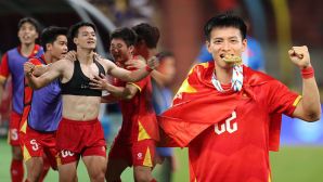 Người hùng U22 Việt Nam gây sốt sau khi về nước, tấm HCV SEA Games 33 bất ngờ 'đổi chủ'
