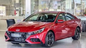 Bảng giá lăn bánh Hyundai Elantra cuối tháng 12/2025: Rẻ ‘chạm đáy’, quyết đấu Mazda3 và Kia K3