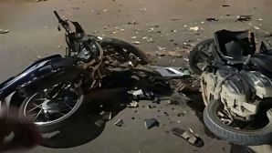 Camera ghi lại cảnh 2 xe máy lao như ‘bay’, tông nhau trực diện ở Bắc Ninh, 3 người tử vong 