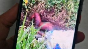 Hiện trường phát hiện thi thể người đàn ông không mặc gì ở TP.HCM và chiếc bao tải trắng bí ẩn