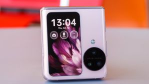 Đây là chiếc điện thoại gập nhỏ gọn giá rẻ nhất Việt Nam, rẻ hơn iPhone 16 cả chục triệu