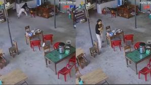 Nổi da gà khoảnh khắc mẹ liều mạng cứu con nhỏ khỏi ‘bé na’, phi dép dứt khoát như trong phim