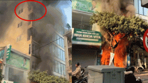 Vụ cháy lớn ở Hà Nội: Tình hình chủ nhà sau khi nhảy từ tầng cao xuống, cụ bà 100 tuổi vẫn mắc kẹt