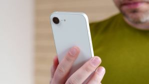 Giá iPhone 16e tháng 1 giảm khủng, iPhone chip 3nm rẻ nhất Việt Nam, bán chạy thứ 4 toàn cầu