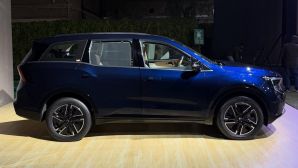 Mẫu SUV 7 chỗ đẹp long lanh chính thức ra mắt giá 345 triệu đồng: Rẻ lấn át Kia Morning và Grand i10