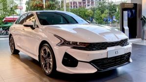 Toyota Camry coi chừng, Kia K5 đang có giá lăn bánh rất rẻ nhờ hưởng ưu đãi khủng đầu tháng 1/2026
