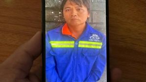 Ớn lạnh hiện trường cha dượng chém con riêng của vợ ngay trước cổng trường ở Đồng Nai, hé lộ lời khai máu lạnh