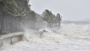 Áp thấp nhiệt đới sát Biển Đông tăng cấp nhanh, nguy cơ thành bão số 1 nhưng hướng đi khiến nhiều người bất ngờ