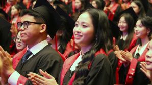 Một trường đại học gây ‘choáng’ dịp Tết: Sinh viên đồng loạt nhận lì xì tiền mặt, con số khiến ai cũng bất ngờ