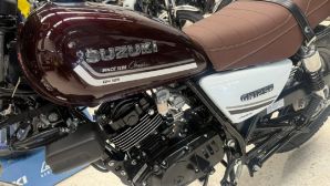 Tin xe cuối tuần: Suzuki mở bán 'huyền thoại côn tay' 125cc giá 40 triệu đồng, đả bại Honda Winner R