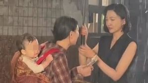 Bé sơ sinh bị đoàn phim hành hạ nhiều giờ, khóc đến rách cổ họng chỉ để gia đình nhận 3 triệu cát xê