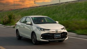 Toyota Vios giảm giá lăn bánh rẻ bậc nhất phân khúc cỡ B giữa tháng 1/2026, ‘hạ gục’ Hyundai Accent