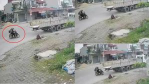 Hai người đi xe máy đập thẳng mặt vào xe tải đỗ bên đường, camera ghi lại hình ảnh rùng mình