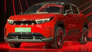 Toyota chính thức ra mắt mẫu SUV điện đẹp long lanh giá 450 triệu đồng: Rẻ lấn át Hyundai Grand i10