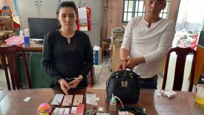 Công an bắt quả tang đôi nam nữ có hành vi ‘mờ ám’, tiến hành kiểm tra thì phát hiện chấn động