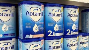 Độc tố ở sữa Aptamil ở Anh nguy hiểm mức nào mà được khuyến cáo ‘tuyệt đối không cho trẻ dùng tiếp’