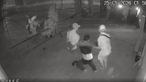 Clip rúng động: Nam thanh niên bị đánh gục ngay trong nhà dân, camera phơi bày tất cả