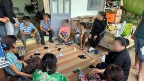 Bắt quả tang 6 người phụ nữ và 3 người đàn ông đang làm chuyện đáng xấu hổ trong vườn sầu riêng