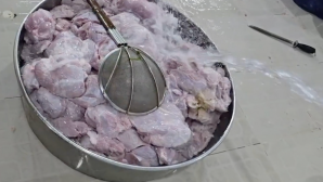 Choáng với kết quả kiểm tra kho lưu trữ nguyên liệu của Sago Food – chuyên cấp suất ăn cho 12 trường học ở TP.HCM