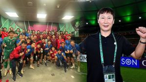 Tuyển quân cho ĐT Việt Nam quyết đấu Malaysia, HLV Kim Sang-sik bất ngờ nhận 'món quà lớn'