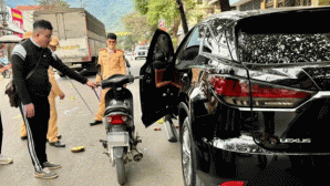 Tài xế Lexus mở cửa không quan sát khiến bé 3 tuổi tử vong: Bé là con hiếm muộn, gia cảnh khó khăn