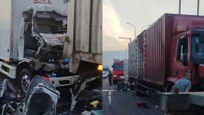 Hiện trường va chạm liên hoàn trên cao tốc TPHCM - Long Thành, tài xế xe tải tử vong tại chỗ