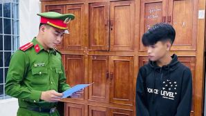 Đi trộm gà bị phát hiện, thanh niên cầm dao chém gục chủ nhà, lộ tuổi đời của 2 kẻ máu lạnh