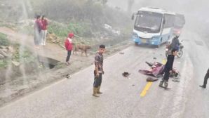 Hiện trường tai nạn giao thông nghiêm trọng ở Phú Thọ giữa xe máy và xe khách, 2 mẹ con thương vong