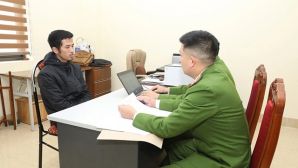 Danh tính tài xế xe tải đâm ô tô con văng xuống suối rồi bỏ chạy, hé lộ lời khai tại công an