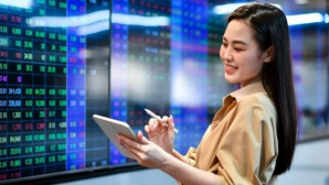 Cú lội ngược dòng cuối phiên đưa VN-Index vượt 1.800 điểm