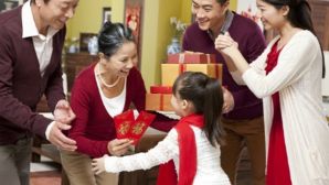 Nguồn gốc của tục lì xì: Ban đầu không phải tiền cho để lấy may