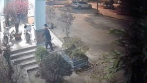 Bắc Ninh: Sau khi uống rượu say, một thanh niên cầm hung khí trèo vào trụ sở công an 'làm loạn'