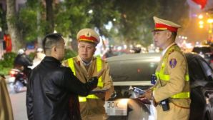 Trong một đêm, CSGT Hà Nội kiểm tra gần 4.600 phương tiện, 85 tài xế vi phạm nồng độ cồn bị xử lý