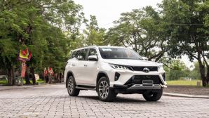 Quyết ‘ăn thua đủ’ với Ford Everest, Toyota Fortuner giảm giá lăn bánh giữa tháng 2/2026 cực rẻ