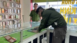 Vụ nam thanh niên ‘vét sạch’ cửa hàng điện thoại trong tích tắc: Nghi phạm bị bắt giữ nơi không ngờ