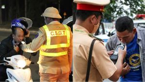 Mức phạt nồng độ cồn Tết 2026: Uống 1 chén rượu, 1 cốc bia có bị xử phạt? Kịch khung bao nhiêu?