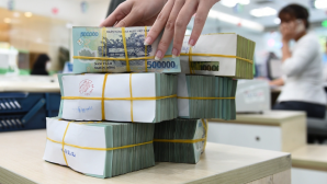 Tiền gửi ngân hàng thành ‘gà đẻ trứng vàng’, loạt ông lớn bội thu nghìn tỷ
