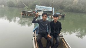 Vụ gia đình 7 người bị lật thuyền sông Gianh: Hai ngư dân kể lại quá trình cứu sống 3 người gặp nạn