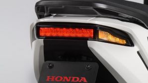 Tin xe hot mùng 5 Tết: Honda ra mắt ‘xe ga quốc dân’ mới giá rẻ 29 triệu đồng, đẹp át vía cả SH Mode