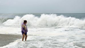 Nguyên nhân khiến 10 người tắm biển Nha Trang bị sóng cuốn ra xa, lộ hành động khó hiểu của du khách