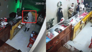 Clip ghi lại quá trình người đàn ông xâm nhập, vượt qua nhiều lớp cửa bảo vệ cướp tiệm vàng