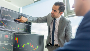 Dòng vốn ngoại đảo chiều nghìn tỷ, FPT và HPG thành tâm điểm