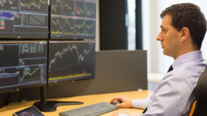 Khối ngoại bán ròng gấp ba lần, một mã VN30 vượt FPT với hơn 2.200 tỷ đồng