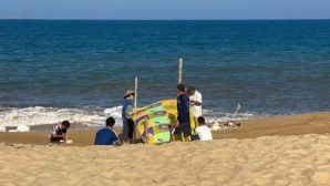 Hiện trường bé trai 13 tuổi đuối nước tử vong khi đi tắm biển cùng bạn, xác định danh tính