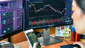 Khối ngoại rút ròng hàng nghìn tỷ, tự doanh bất ngờ tung tiền gom mạnh nhất tháng