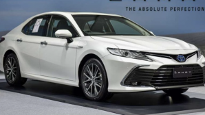 Toyota Camry, Alphard, Corolla Cross đồng loạt giảm giá: Xe hybrid bước vào kỷ nguyên mới